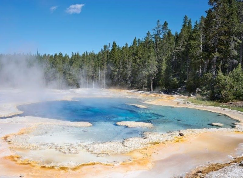 guided hikes in yellowstone national park